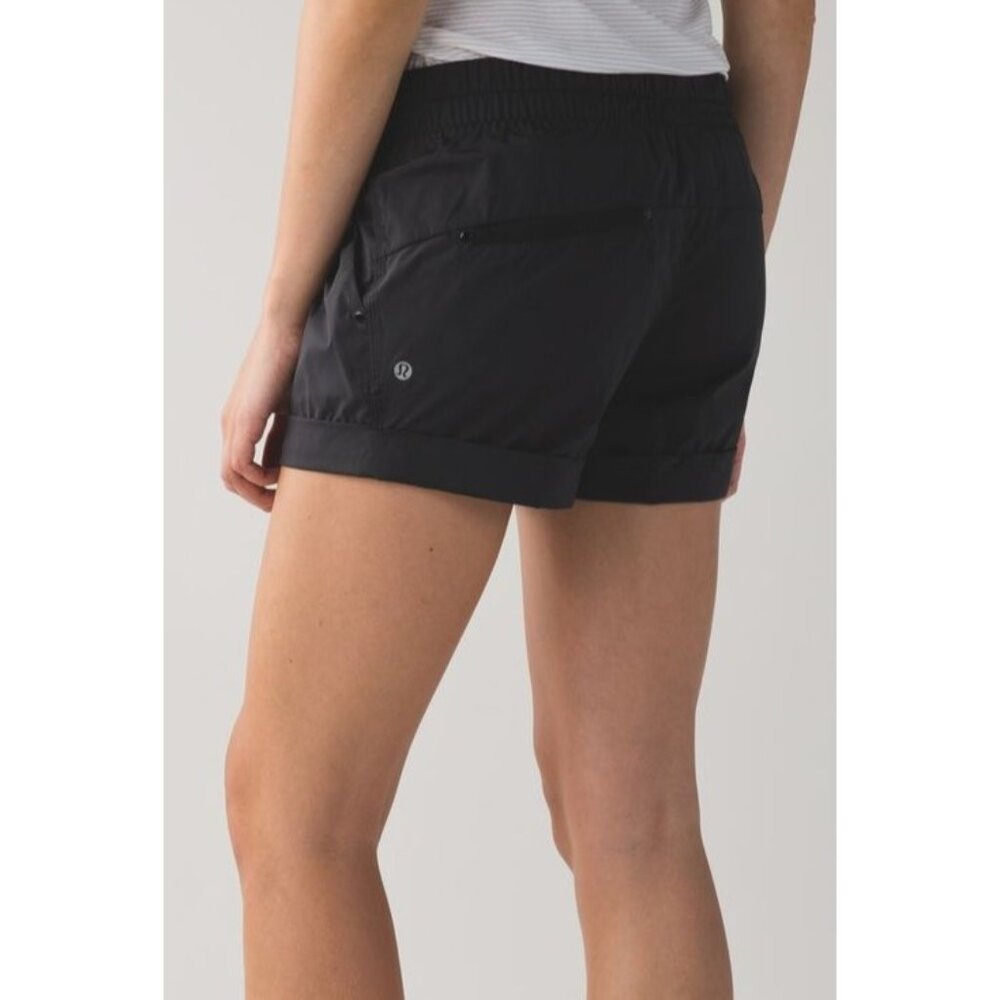 Lululemon Spring Break Away Short Black First Release Women Size 4  3" W7920S - Picture 16 of 16